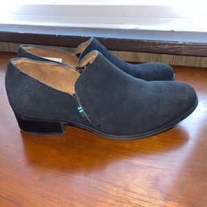 Tom ankle booties woman’s size 8